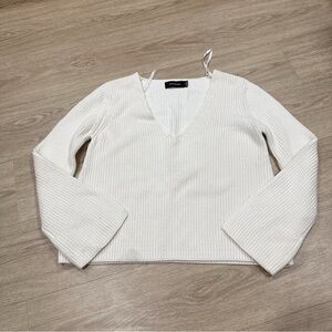 Minkpink Elegant White V-Neck Sweater M